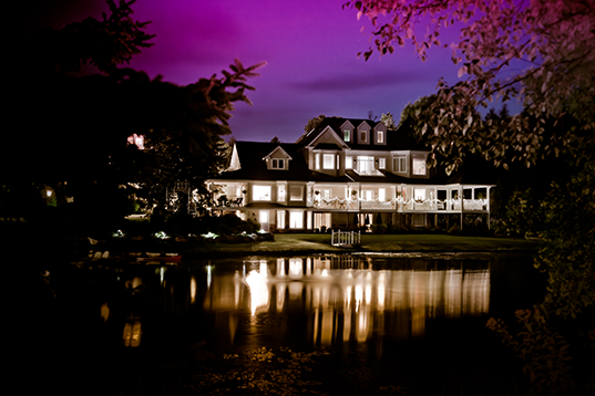 Hotel and Spa Review, Nestleton Waters Inn, Ontario, Canada, hotel at night